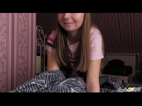 ❤️ Blondie na-aṅụ BFF ya nke ukwuu wee nweta ọnụ n'ọnụ ya ❌ Anal video ️❤